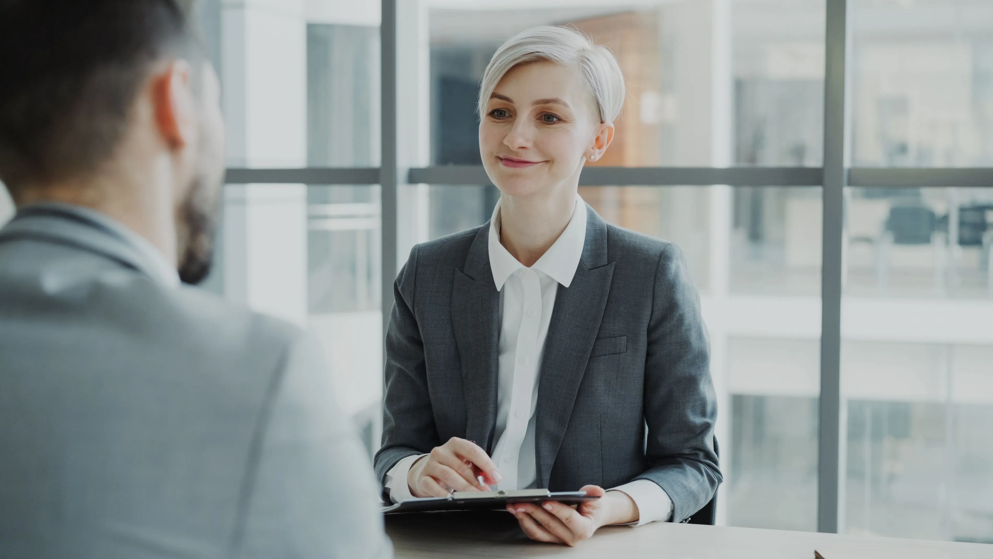 Schreibe deinen Lebenslauf um, um zu Product-Manager-Interviews eingeladen zu werden